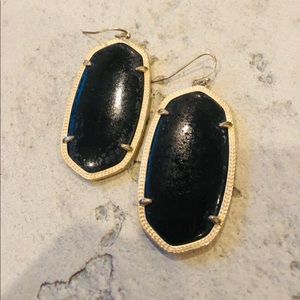 KENDRA SCOTT Elle earrings in black
